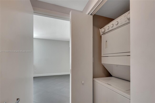 Building Photo - 335 S Biscayne Blvd