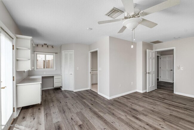 Building Photo - 405 Sunset Blvd