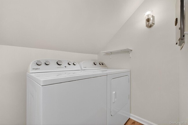 Building Photo - 17 Church St