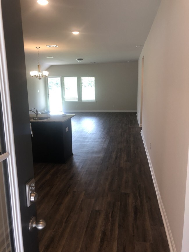 Building Photo - 35603 Grovemont Dr