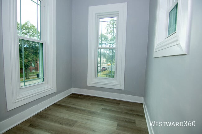 Building Photo - 7527 S Stewart Ave