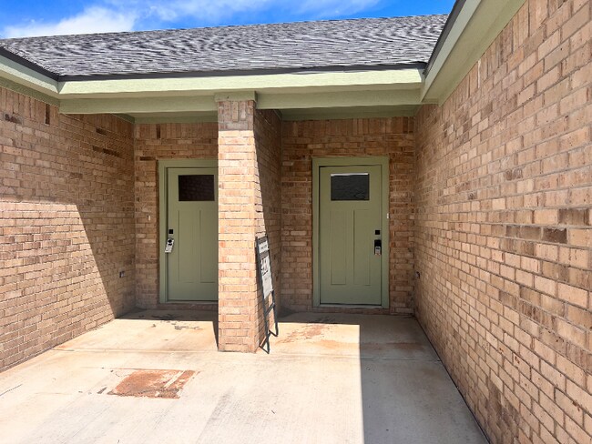 Building Photo - 5805 Urbana Pl