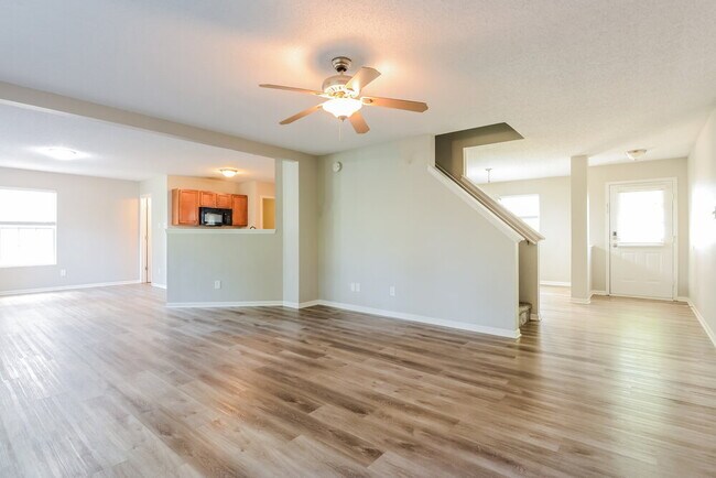 Building Photo - 738 Rosea Ct