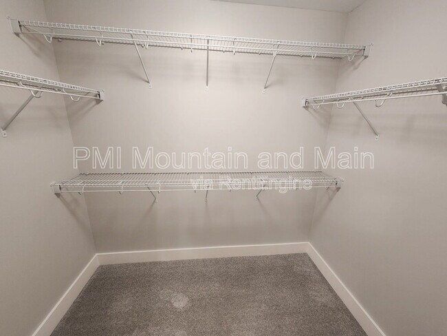 Building Photo - 16 Alice Clement Ln