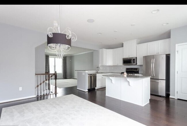Oven n Microwave Included - 201 Quarry Point Rd