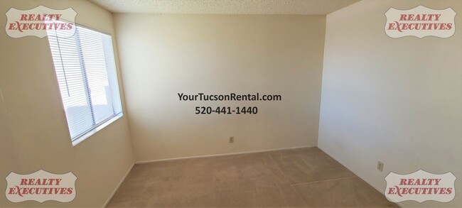 Building Photo - 22nd & Kolb Area Condo - Upstairs unit in ...