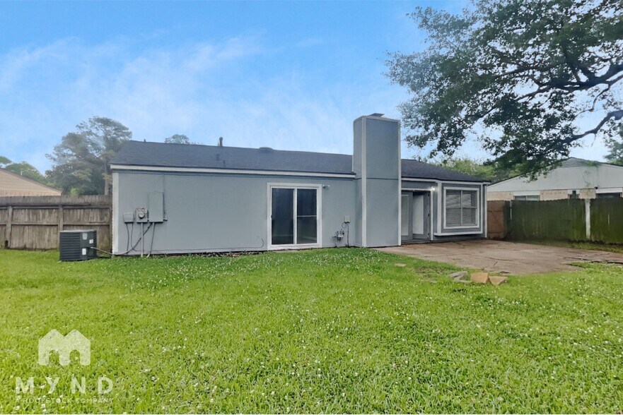 Building Photo - 2403 Summer Spring Dr