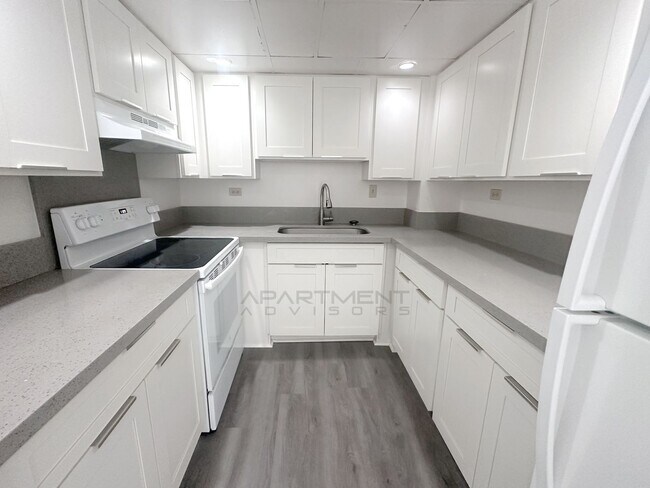 Building Photo - 2499 Kapiolani Blvd