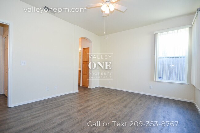 Building Photo - Well-Maintained Single Story Home in Desir...