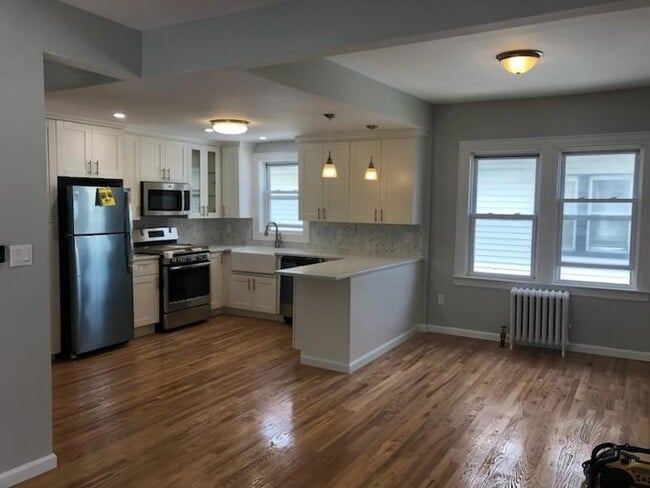 Building Photo - 511 Laurelton Blvd