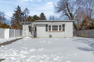 Building Photo - Move-In Ready 2BR home – fully renovated, updated roof & HVAC, *OPEN HOUSE 3/29/26 1PM-3PM *