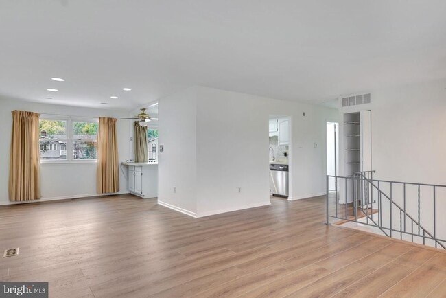 Building Photo - 852 Birchwood Ct