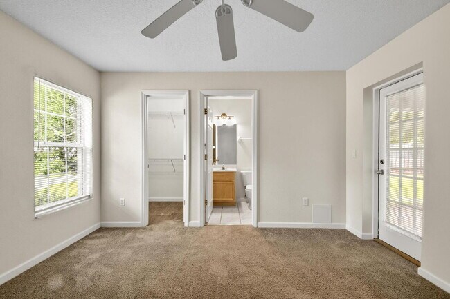 Building Photo - DUPLEX