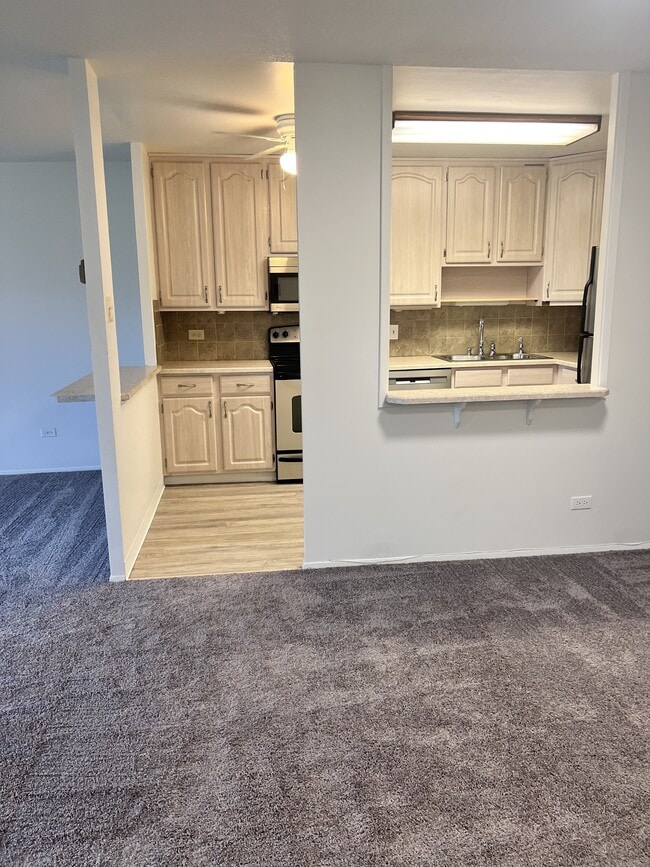 Building Photo - 9655 Center Ave