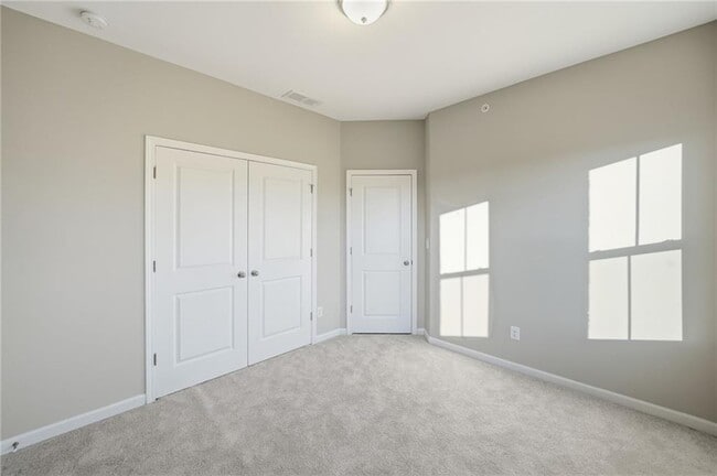 Building Photo - 318 Commons Ave