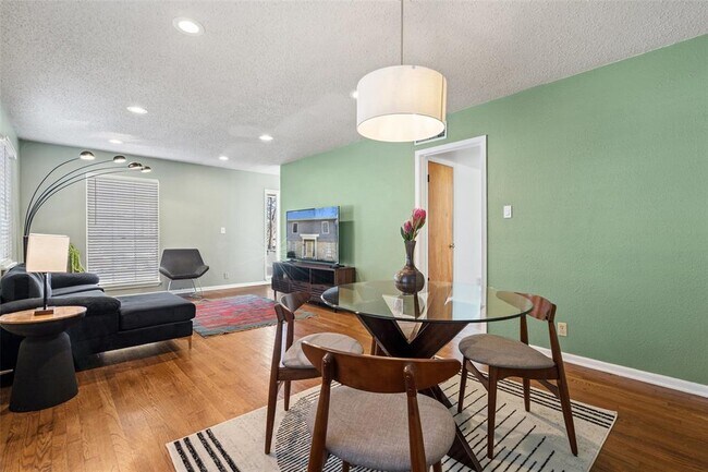 Building Photo - 2105 Columbia Cove