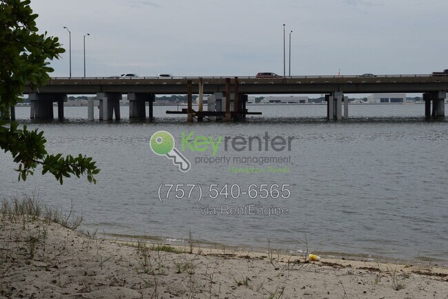 Building Photo - 925 Little Bay Ave