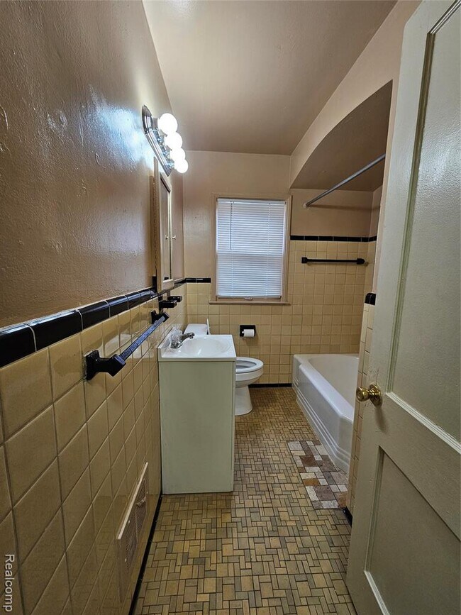 Building Photo - 11764 Beaconsfield St