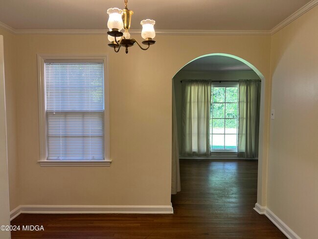 Building Photo - 110 Bragg St