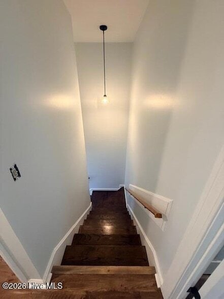 Building Photo - 309 Country Club Ln
