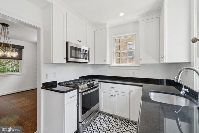 Building Photo - 4420 Chesapeake St NW