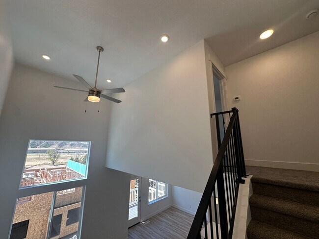 Building Photo - 5280 Acacia Dr