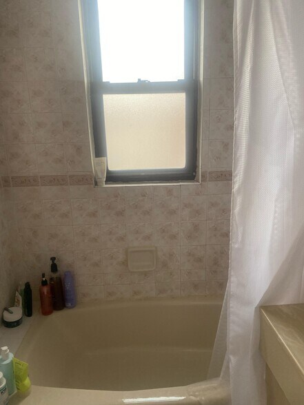 Building Photo - 2067 32nd St