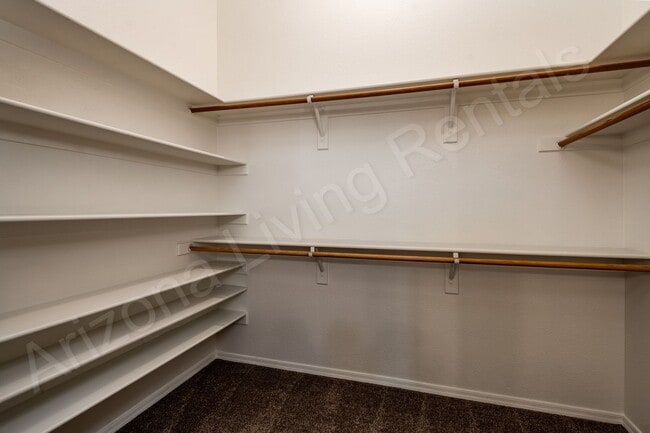 Building Photo - GORGEOUS 4 BEDROOM HOME