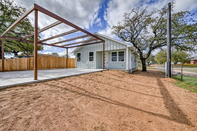 Building Photo - 1915 Willow