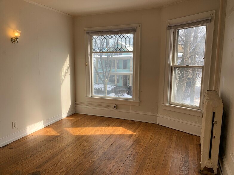 Building Photo - 834 E Gorham St