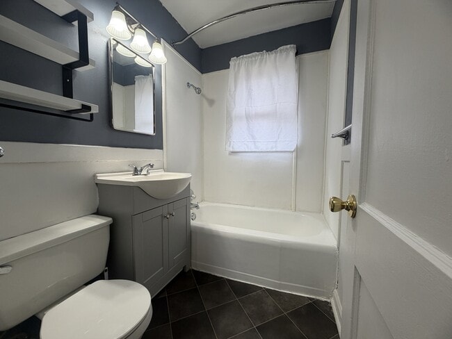 Building Photo - 1815 E 74 Terrace