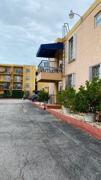 Building Photo - 3181 SW 13th St
