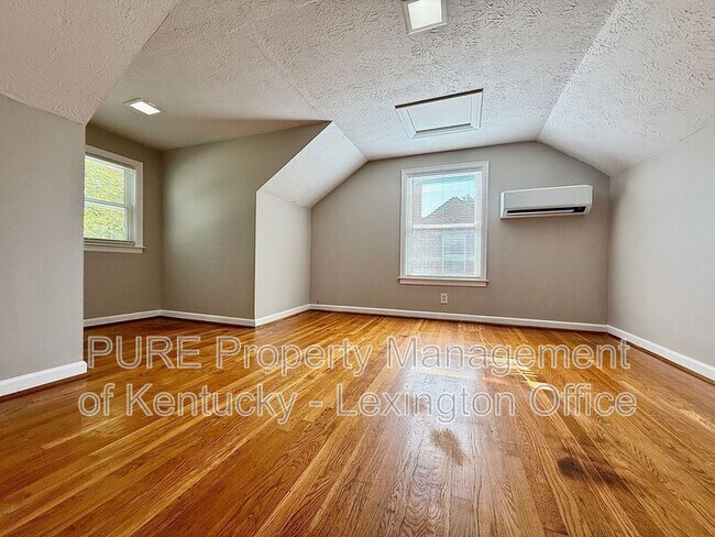 Building Photo - 829 Darley Dr