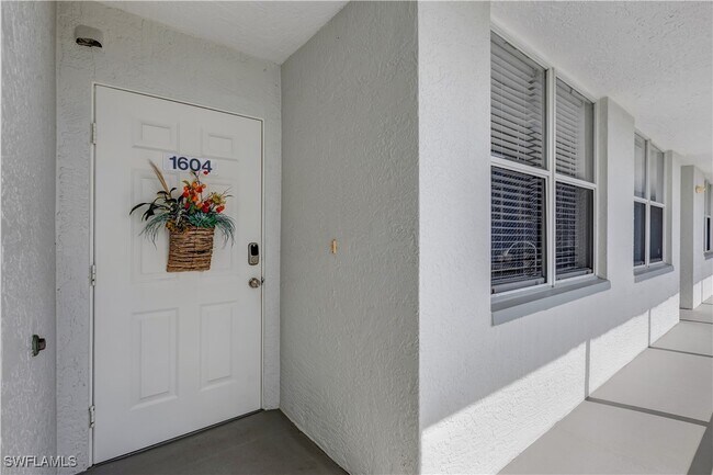 Building Photo - 285 Naples Cove Dr