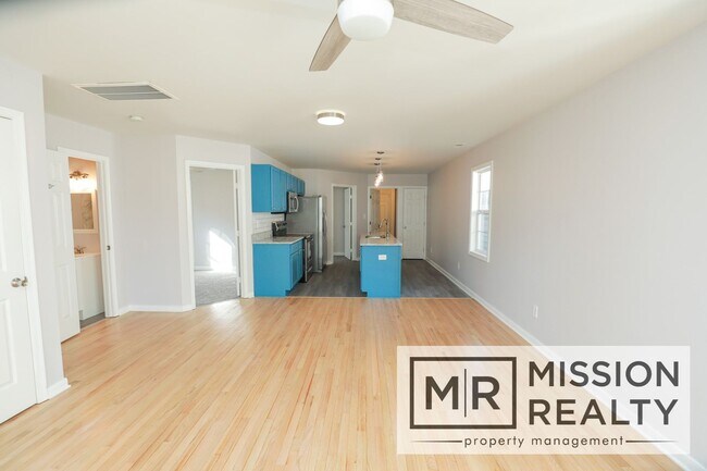 Building Photo - -- 3 BED 2 BATH HOME IN POPULAR NORTH SIDE --