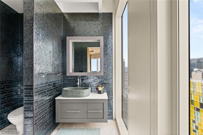 Building Photo - 3750 S Las Vegas Blvd