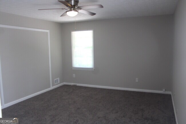 Building Photo - 257 Omega Dr