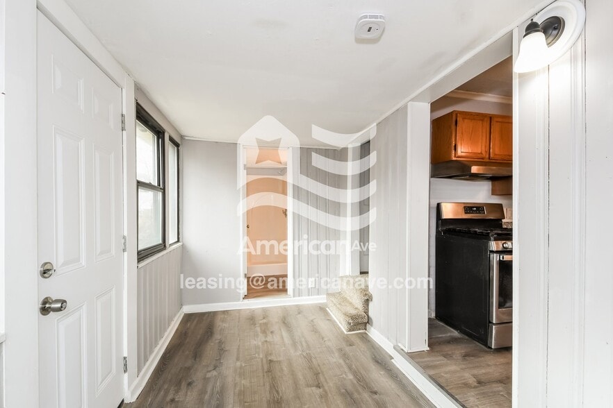 Building Photo - 5322 Vine Ave