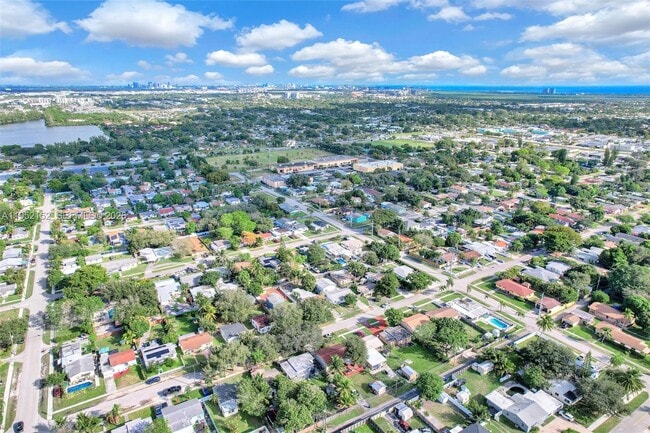 Building Photo - 2419 Coolidge St