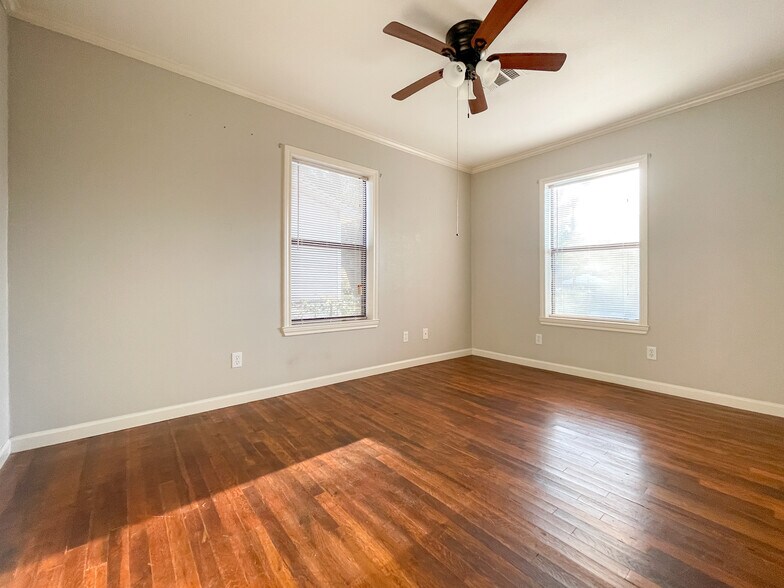 Building Photo - 207 N Bermuda St