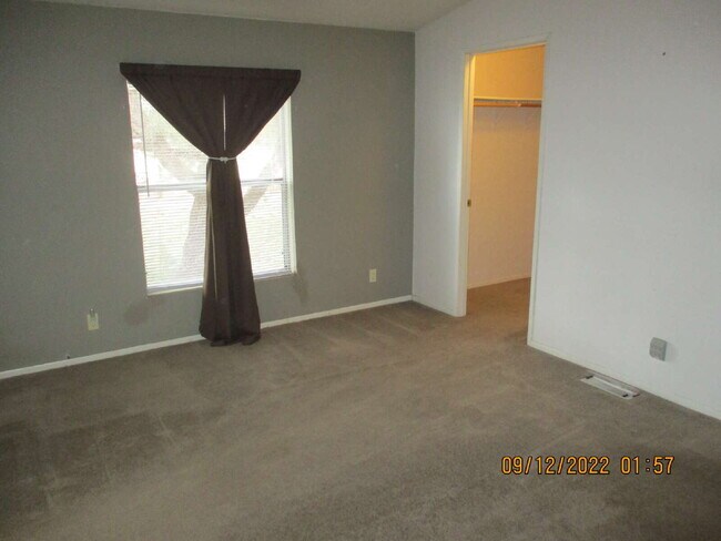 Building Photo - 4027 White Mountain Rd