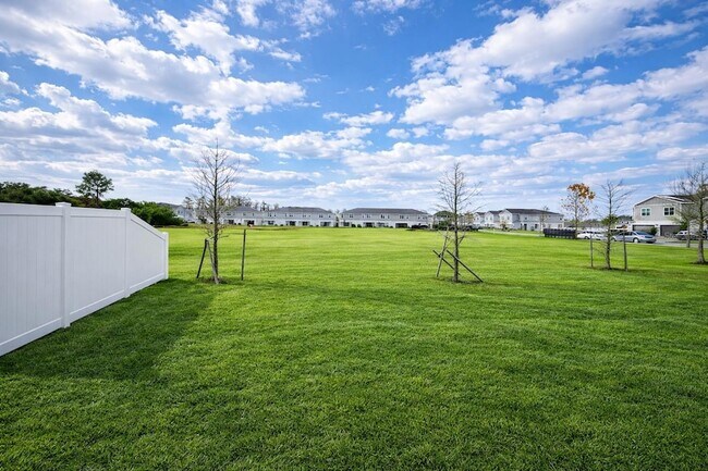 Building Photo - 1568 Sky Lks Dr