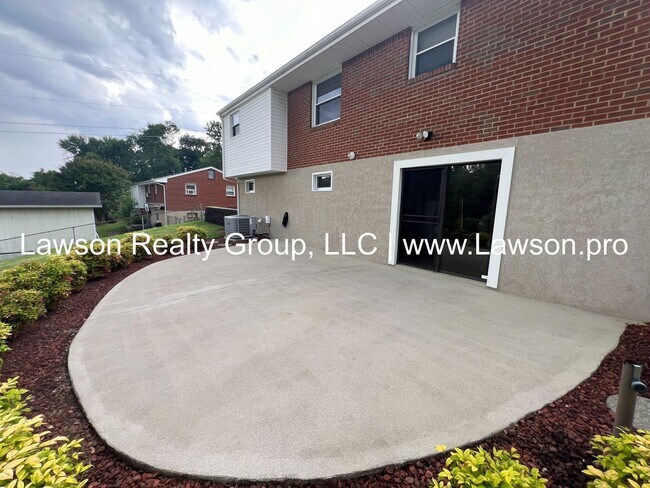 Building Photo - Very Nice Updated Ranch in Salem (Glenvar ...