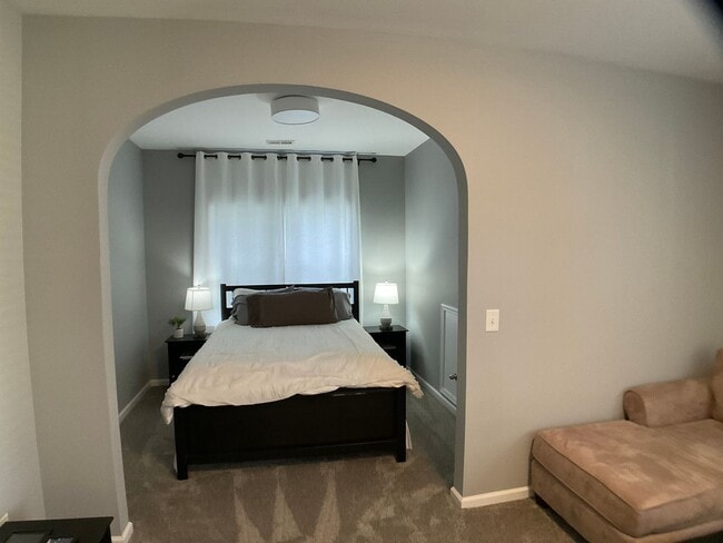 Building Photo - Meticulously maintained 3 bed, fenced yard...