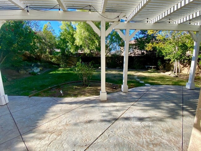 Building Photo - Spacious 4 bed 3 bath Newbury park home