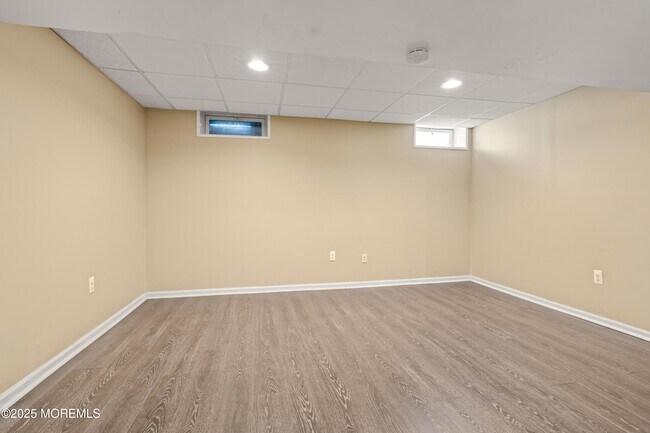 Building Photo - 7 Linden Ave