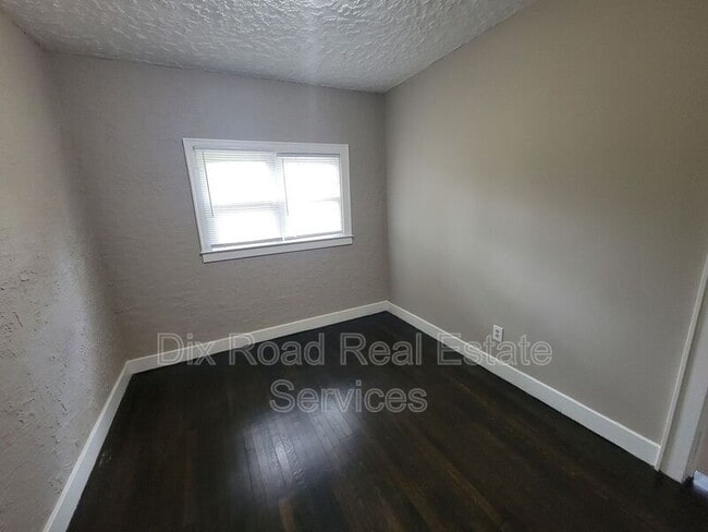 Building Photo - 1618 Dix Rd
