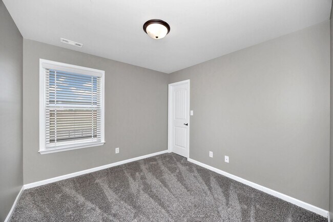 Building Photo - Fresh Paint & New Carpet! 4BR with Fenced Yard
