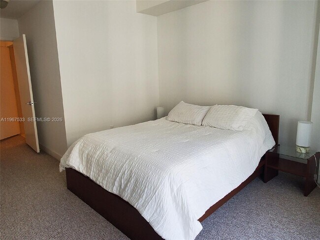 Building Photo - 1111 SW 1st Ave