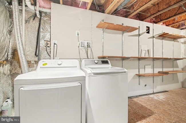 Building Photo - 3648 McDowell Ct